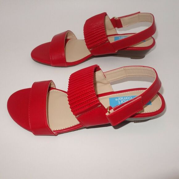New in Box Comfort Corner Red Sandals Low Heel Women's 7M - Picture 4 of 11